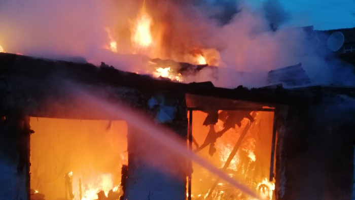 Tek katlı ev yangında kül oldu